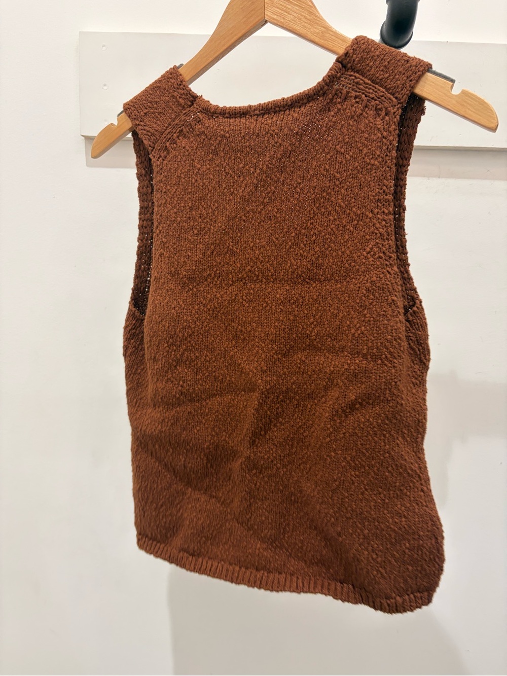 Astr Rust-Brown Knit Sleeveless Vest PM - Picture 2 of 2